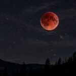 Eclissi di luna – Dopo l’eclissi totale di Sole, il cielo di agosto ci regalerà anche la Luna rossa
