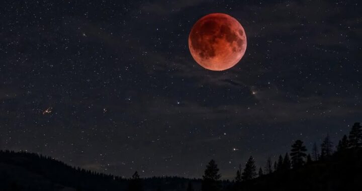 Eclissi di luna – Dopo l’eclissi totale di Sole, il cielo di agosto ci regalerà anche la Luna rossa